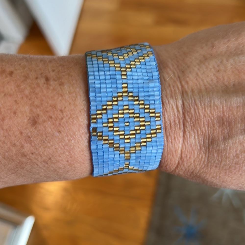 Beaded bracelet in periwinkle and gold. Adjustable sizing with tie.